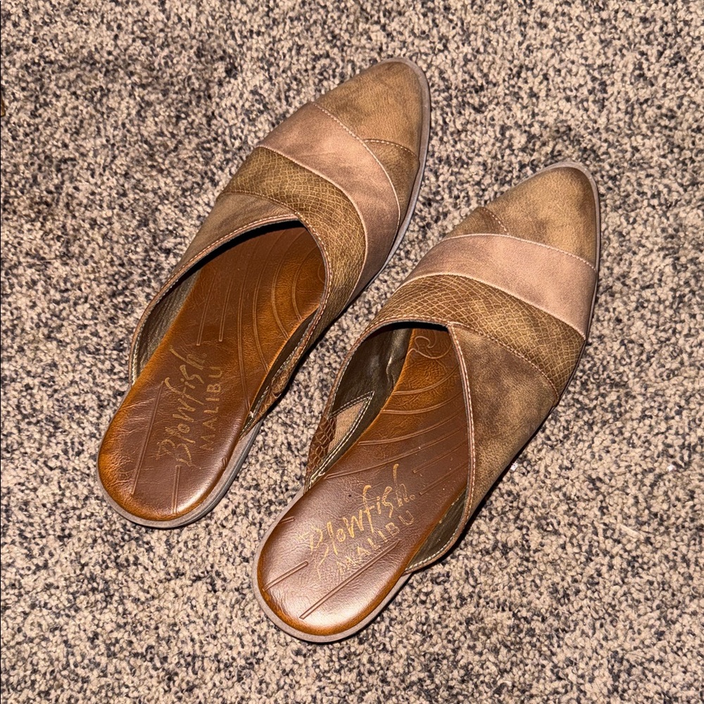 Blowfish Men's Brown and Tan Slip-On Loafers